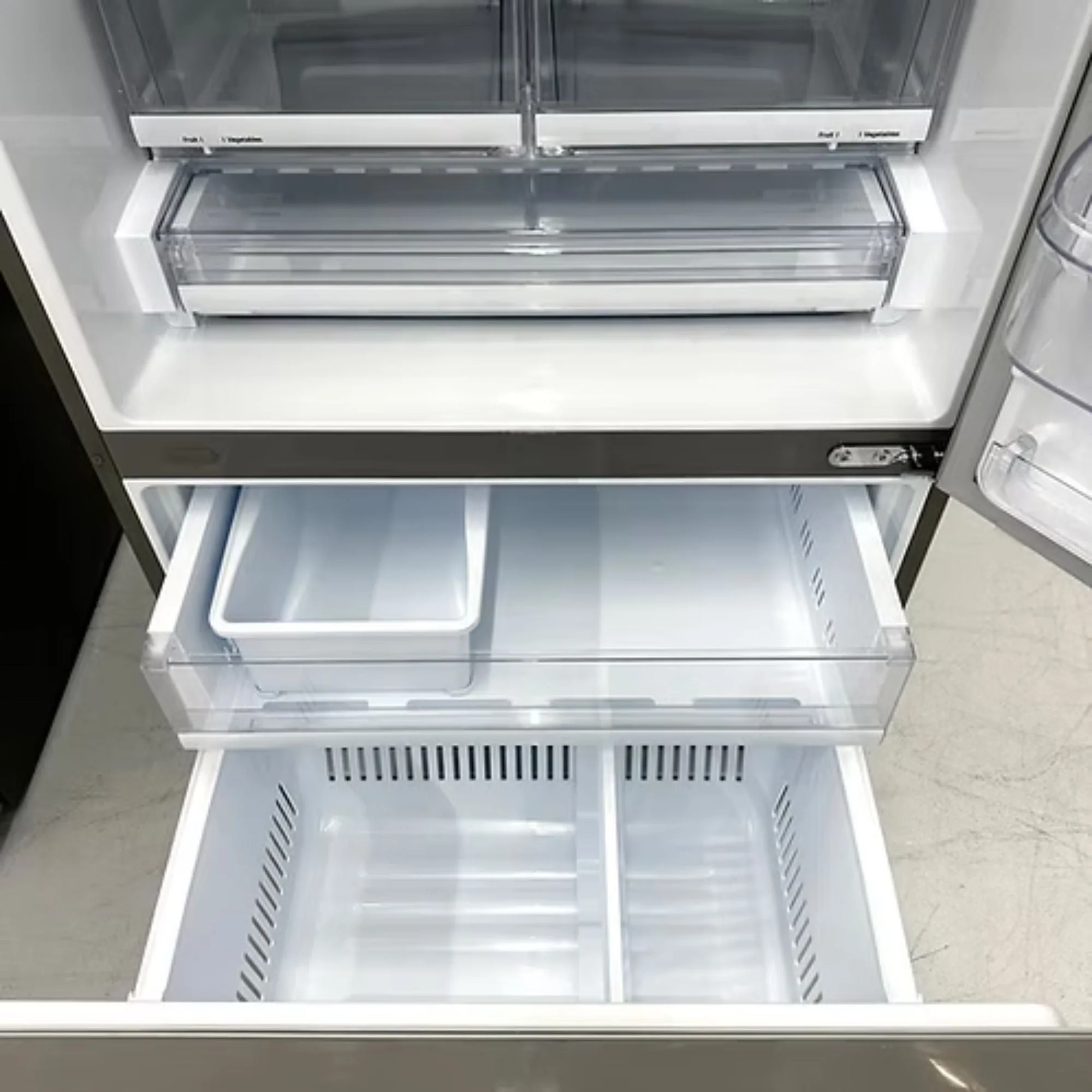 Samsung LRMNC1803S Refrigerator (Open Box) - Image 4