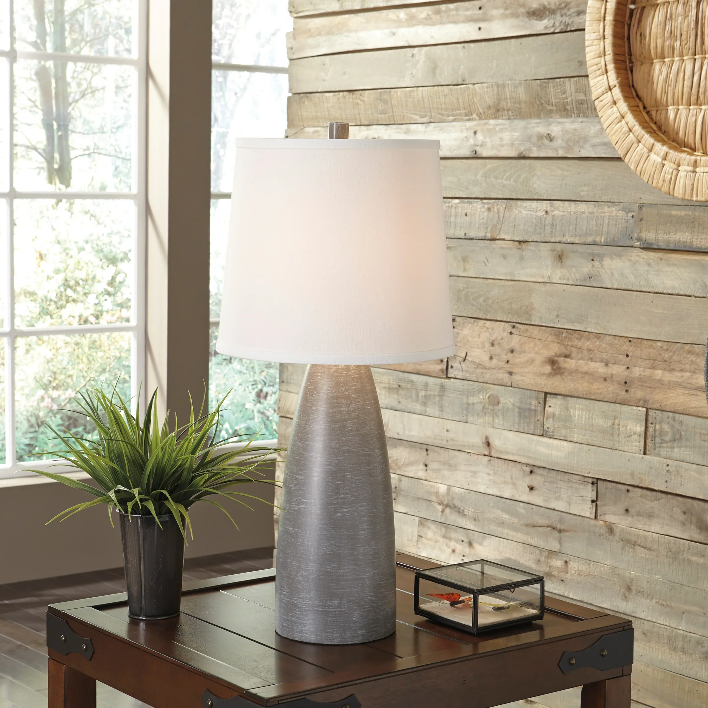 Shavontae Poly Table Lamp - Image 3