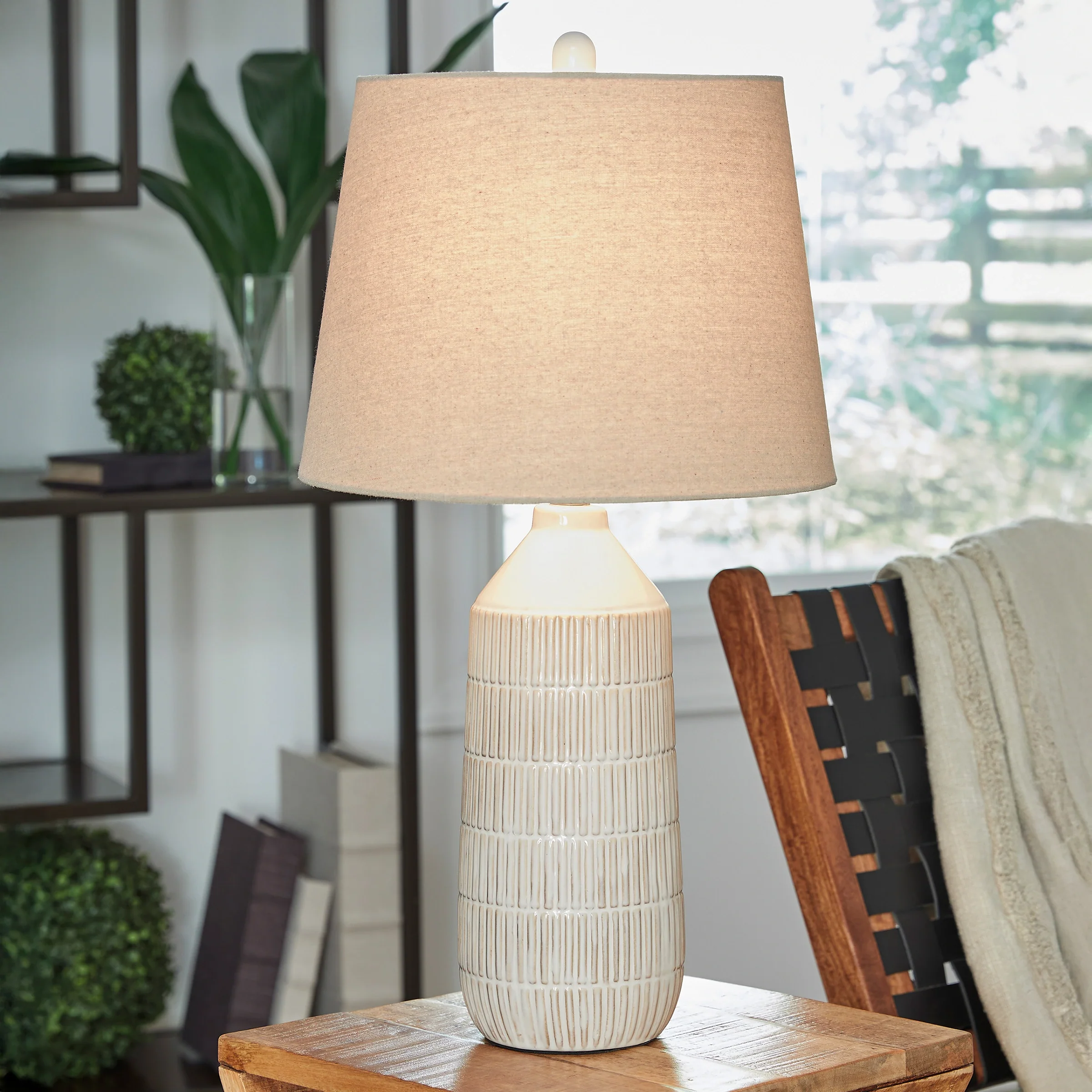 Willport Ceramic Table Lamp - Image 3